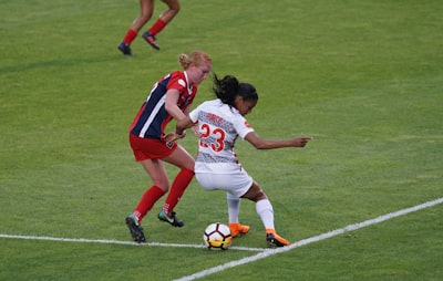 الزمالك ضد الأهلي مباشرةموقعة القمة التي تشعل الدوري المصري