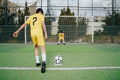 لاعب لعب في تشيلسي ومانشستر يونايتدأسطورة بين العمالقة
